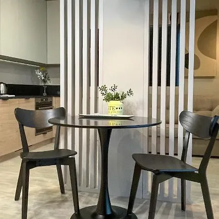 Appartement Comfortable 1-room Close To The Center